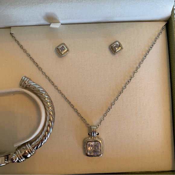 NITB Cote d’ Azur Jewelry Set 3 Piece Set Watch Earrings Necklace - Picture 7 of 10